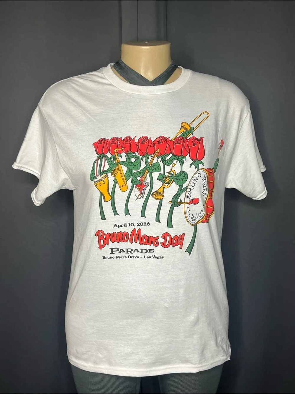 Women’s Sz L Bruno Mars Day Parade T shirt - Picture 1 of 6